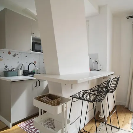 Very Bright 25 M Love Cocoon With Balcony *
