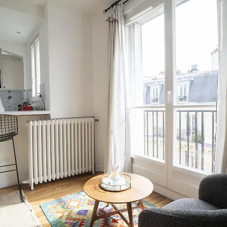 Very Bright 25 M Love Cocoon With Balcony