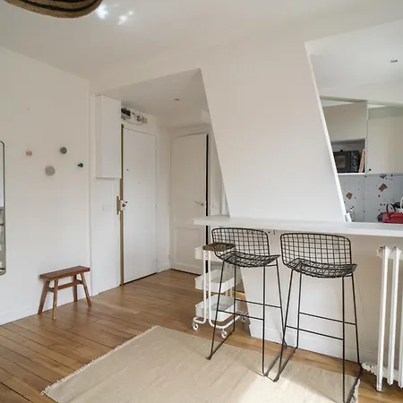 Very Bright 25 M Love Cocoon With Balcony